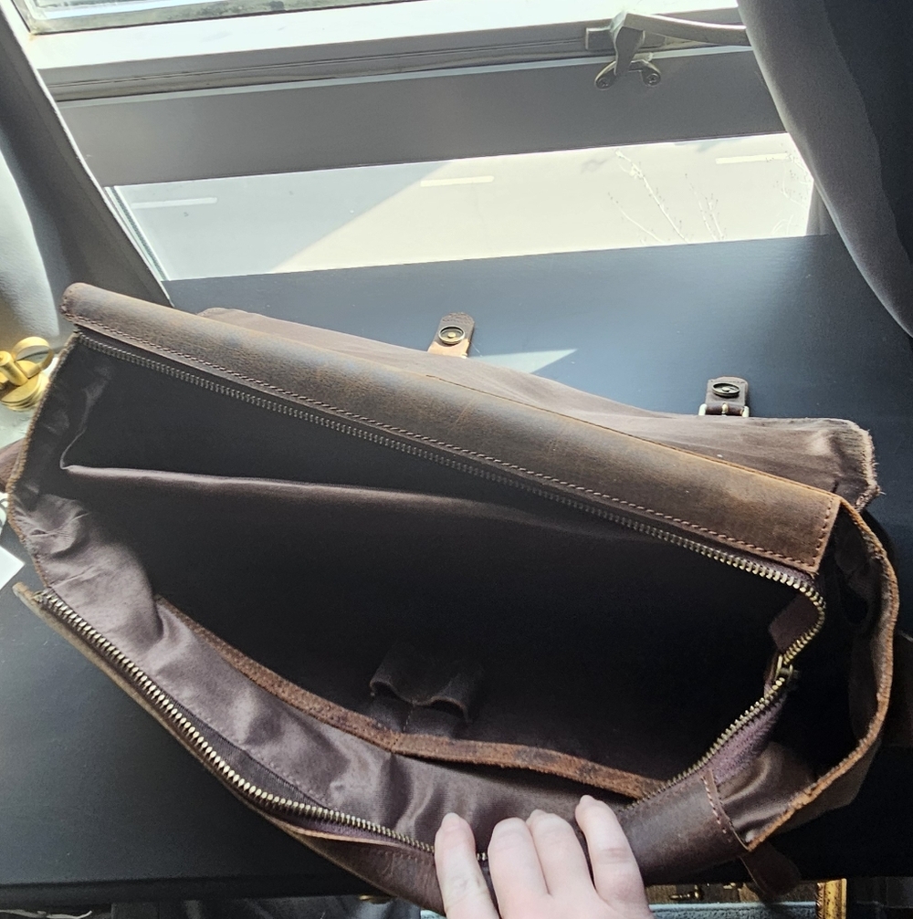 Classic Brown Leather Messenger Bag - Picture 8 of 8